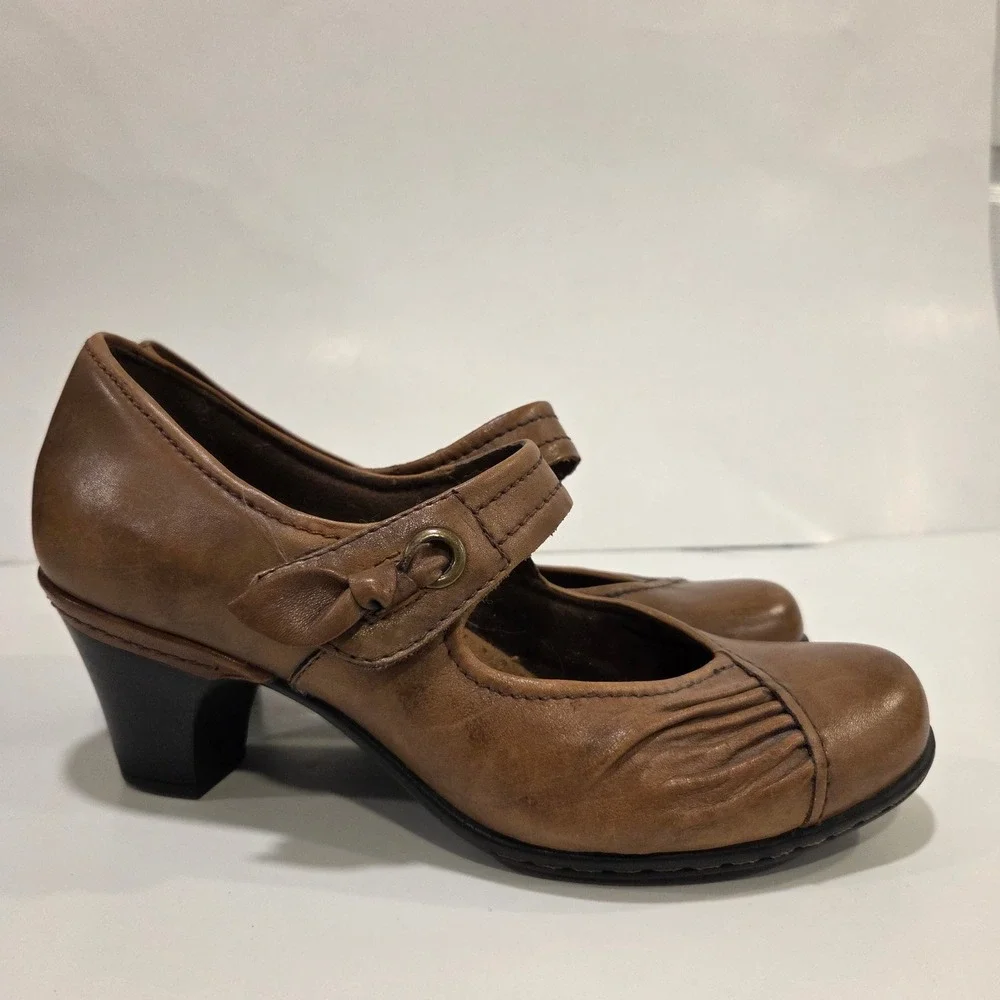 Cobb Hill Mary Jane Heels Womens 8M Tan Leather Ruched Office Career Academia